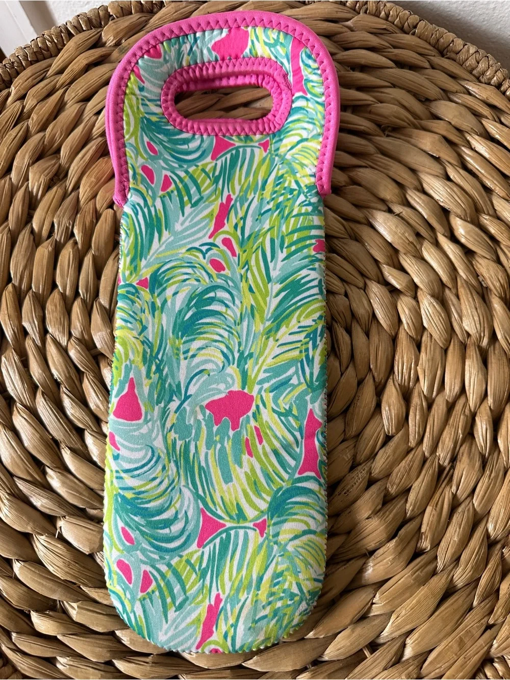 Lilly Pulitzer Neoprene Wine Carrier Sleeve Tropical Palm Leaf Print Pink Green